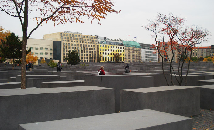 Monumento foi construído em tributo aos judeus assassinados na época do nazismo 