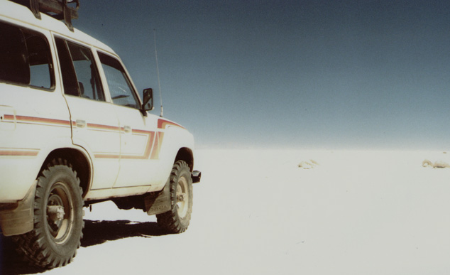 Viagem pelos desertos é feita em veículos 4x4 