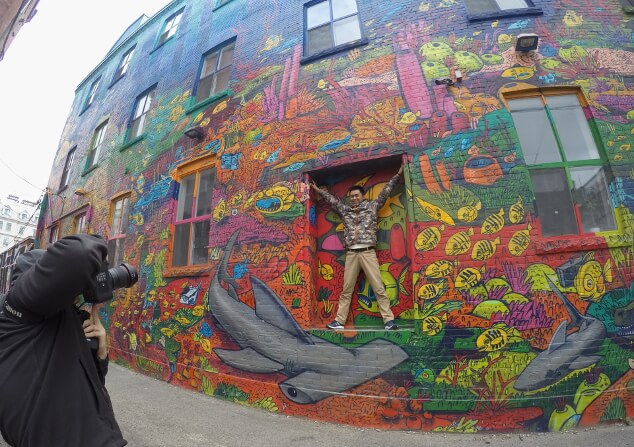 Graffitti Alley: lugar é perfeito para fotos | Tina Magalhães